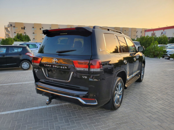 Toyota Land Cruiser 2013  Black LHD Gasoline AT SUV 4WD view 12