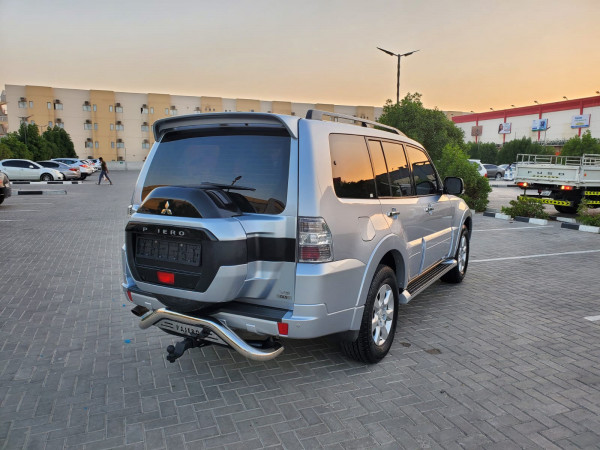 Mitsubishi Pajero 2016/ Silver LHD Gasoline AT SUV 4WD view 2