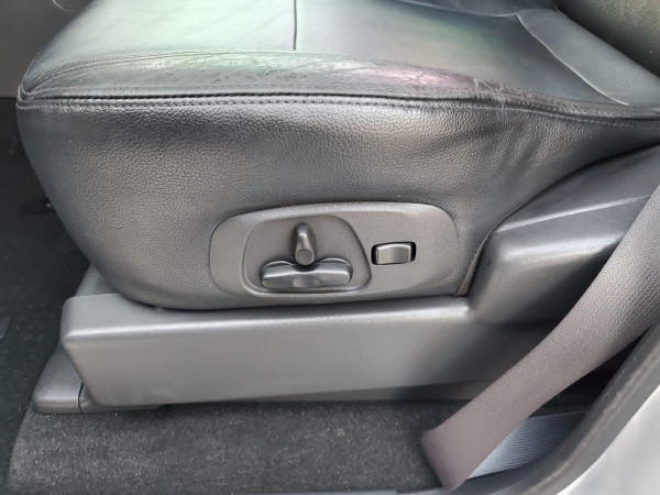 Mitsubishi Pajero 2016/ Silver LHD Gasoline AT SUV 4WD view 5