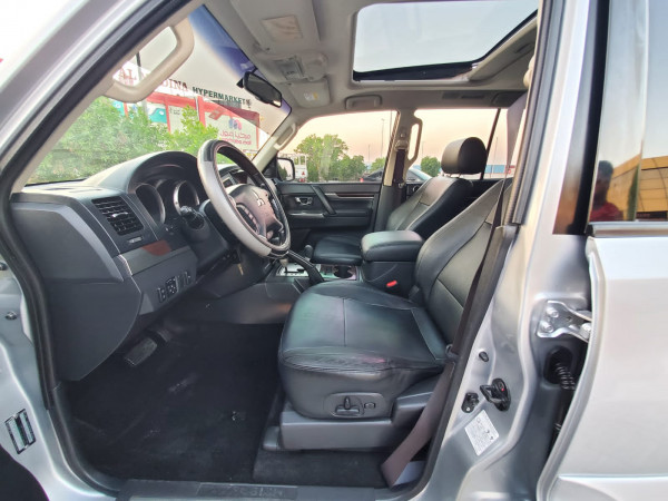 Mitsubishi Pajero 2016/ Silver LHD Gasoline AT SUV 4WD view 7