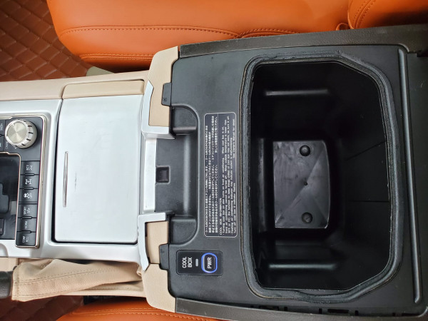 Toyota Land Cruiser 2010 02 Black LHD Gasoline AT SUV 4WD view 7