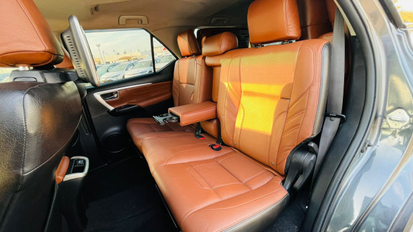 Toyota Fortuner 2017/ Grey LHD Gasoline AT SUV 4WD view 14