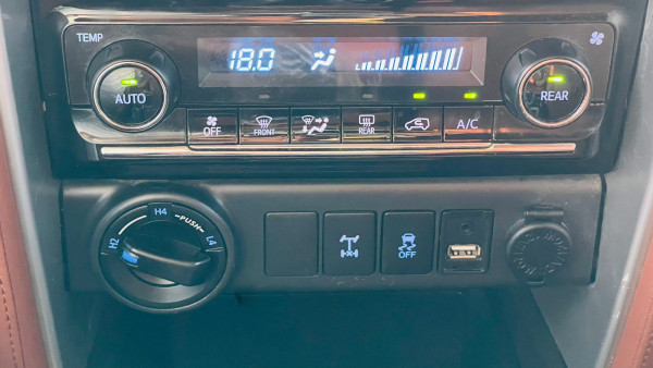 Toyota Fortuner 2017/ Grey LHD Gasoline AT SUV 4WD view 22