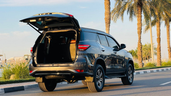 Toyota Fortuner 2017/ Grey LHD Gasoline AT SUV 4WD view 27
