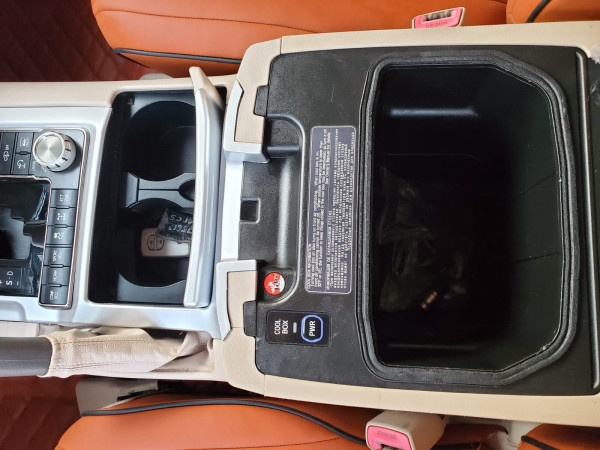 Toyota Land Cruiser 2013 02 Grey LHD Gasoline AT SUV 4WD view 11