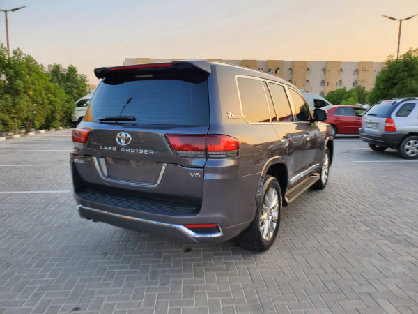 Toyota Land Cruiser 2013 02 Grey LHD Gasoline AT SUV 4WD view 16