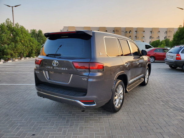 Toyota Land Cruiser 2013 02 Grey LHD Gasoline AT SUV 4WD view 17