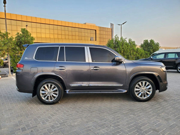 Toyota Land Cruiser 2013 02 Grey LHD Gasoline AT SUV 4WD view 18