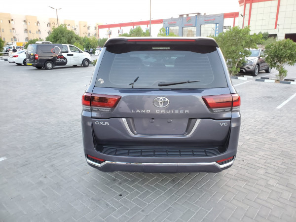 Toyota Land Cruiser 2010 03 Grey LHD Gasoline AT SUV 4WD view 11