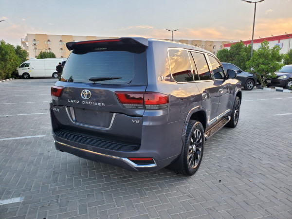 Toyota Land Cruiser 2010 03 Grey LHD Gasoline AT SUV 4WD view 19