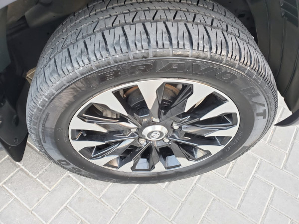 Toyota Land Cruiser 2010 03 Grey LHD Gasoline AT SUV 4WD view 20