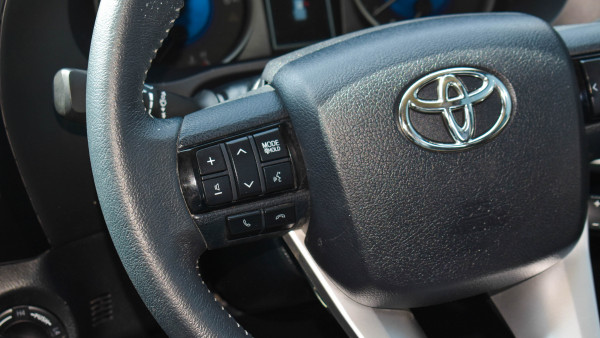 Toyota Hilux 2016 09 Black RHD Diesel AT Pickup 4WD view 10
