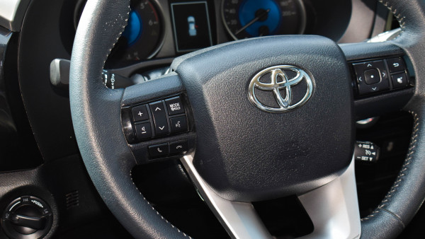 Toyota Hilux 2016 09 Black RHD Diesel AT Pickup 4WD view 14