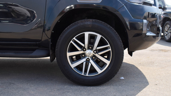 Toyota Hilux 2016 09 Black RHD Diesel AT Pickup 4WD view 17