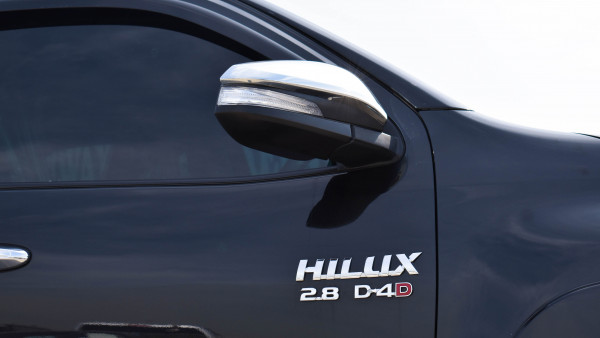 Toyota Hilux 2016 09 Black RHD Diesel AT Pickup 4WD view 18