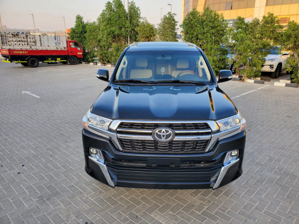 Toyota Land Cruiser 2016  Black LHD Gasoline AT SUV 4WD