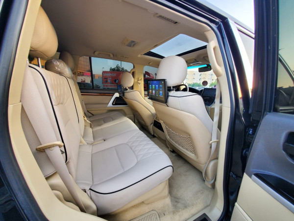 Toyota Land Cruiser 2016  Black LHD Gasoline AT SUV 4WD view 7
