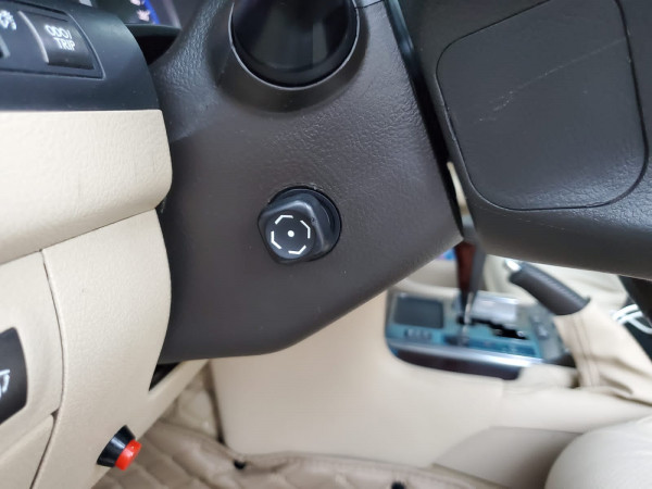 Lexus LX 570 2010 02 Gold LHD Petrol AT SUV 4WD view 11
