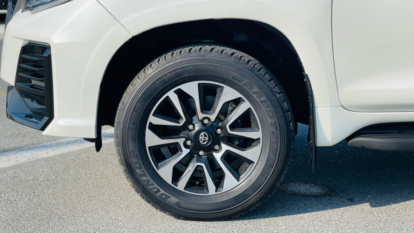 Toyota LAND CRUISER PRADO 2017/4 White RHD Diesel AT SUV 4WD view 2