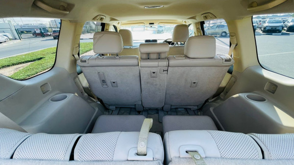 Toyota LAND CRUISER PRADO 2017/4 White RHD Diesel AT SUV 4WD view 5