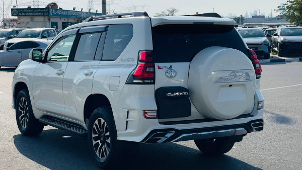 Toyota LAND CRUISER PRADO 2017/4 White RHD Diesel AT SUV 4WD view 6