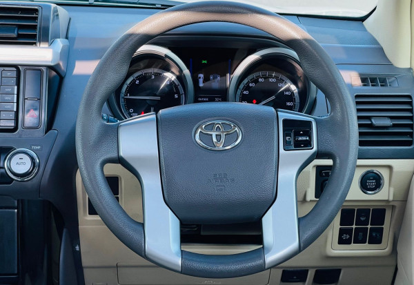 Toyota LAND CRUISER PRADO 2017/4 White RHD Diesel AT SUV 4WD view 8