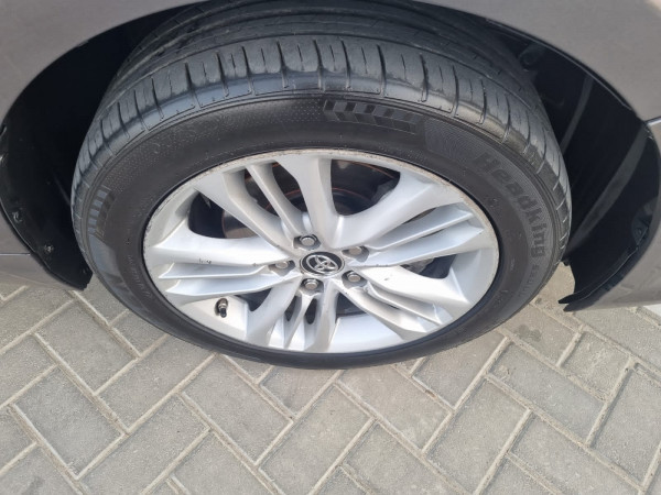 Toyota Camry 2015  Grey LHD Petrol AT Sedan 2WD view 12