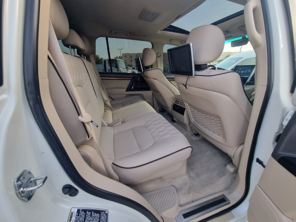 Toyota Land Cruiser 2018/ White LHD Gasoline AT SUV 4WD view 3