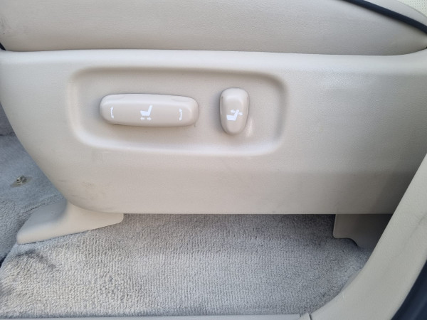 Toyota Land Cruiser 2018/ White LHD Gasoline AT SUV 4WD view 5