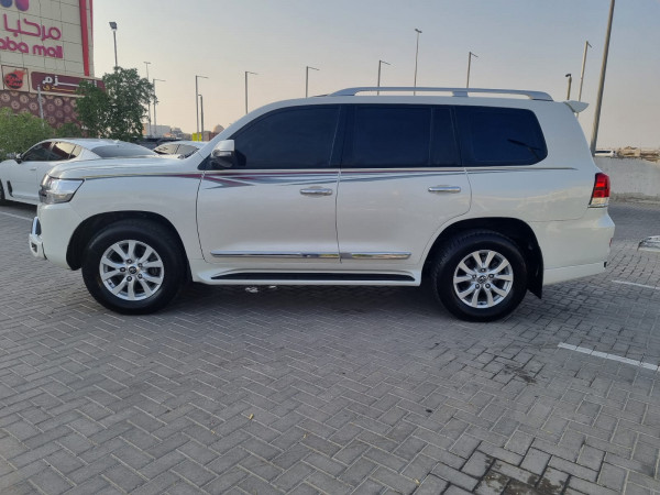 Toyota Land Cruiser 2018/ White LHD Gasoline AT SUV 4WD view 10