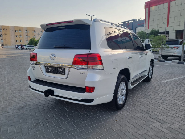 Toyota Land Cruiser 2018/ White LHD Gasoline AT SUV 4WD view 12