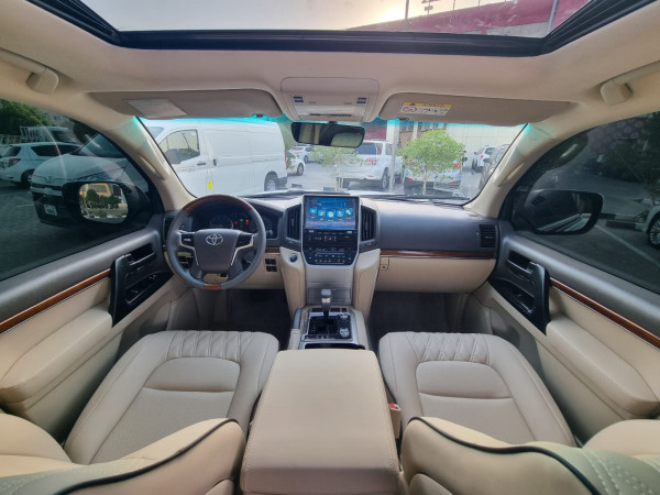 Toyota Land Cruiser 2018/ White LHD Gasoline AT SUV 4WD view 17