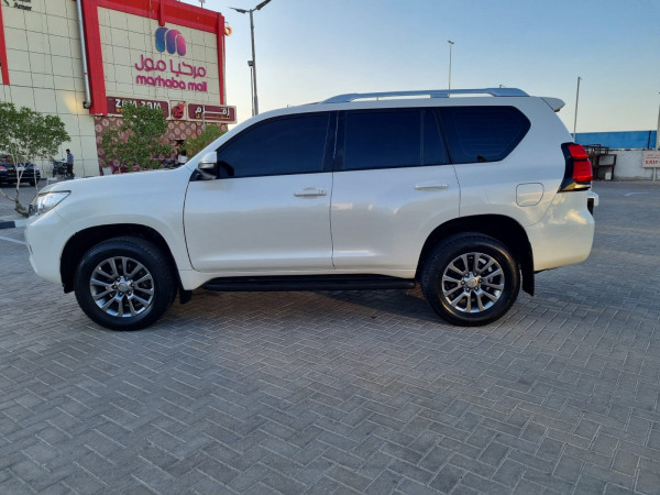 Toyota LAND CRUISER PRADO 2018  White LHD Gasoline AT SUV 4WD view 10