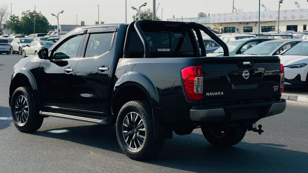 Nissan Navara 2017/3 Black RHD Diesel AT Pickup 4WD view 2