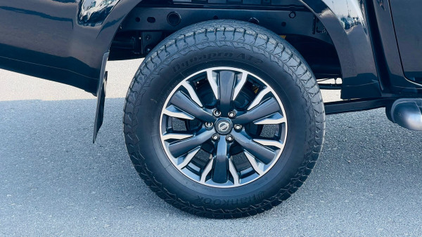 Nissan Navara 2017/3 Black RHD Diesel AT Pickup 4WD view 3