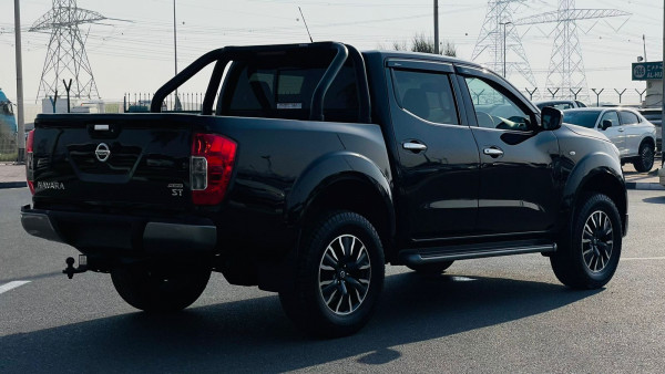 Nissan Navara 2017/3 Black RHD Diesel AT Pickup 4WD view 4