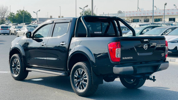 Nissan Navara 2017/3 Black RHD Diesel AT Pickup 4WD view 37