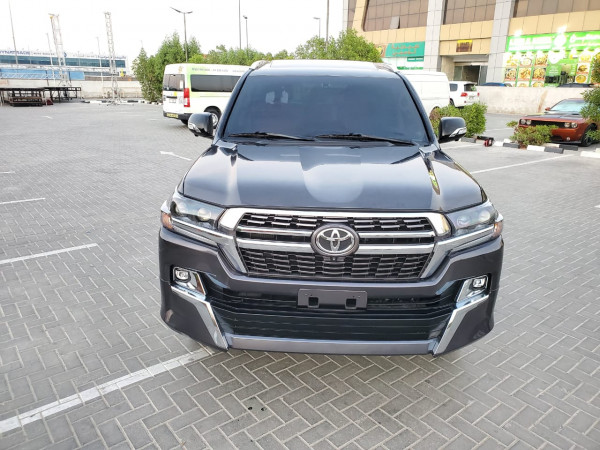 Toyota Land Cruiser 2011  Grey LHD Gasoline AT SUV 4WD view 4
