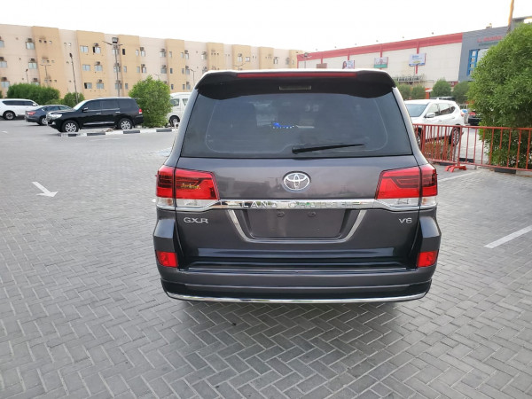 Toyota Land Cruiser 2011  Grey LHD Gasoline AT SUV 4WD view 5