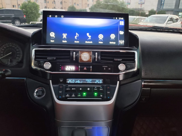 Toyota Land Cruiser 2011  Grey LHD Gasoline AT SUV 4WD view 6