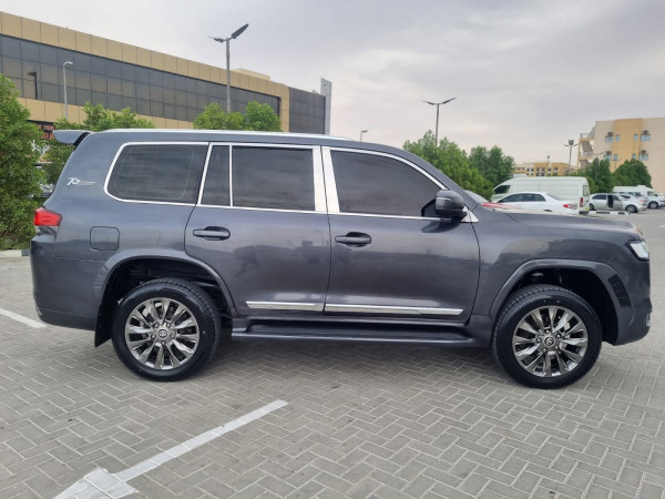 Toyota Land Cruiser 2009  Grey LHD Gasoline AT SUV 4WD view 2