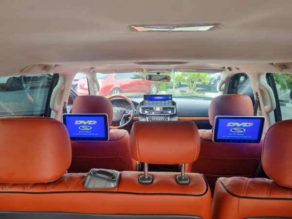 Toyota Land Cruiser 2009  Grey LHD Gasoline AT SUV 4WD view 3