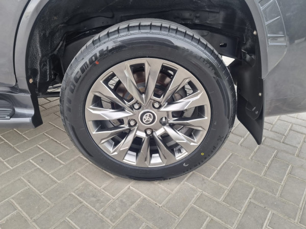 Toyota Land Cruiser 2009  Grey LHD Gasoline AT SUV 4WD view 6