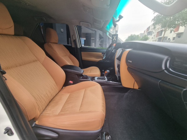 Toyota Fortuner 2016  White LHD Gasoline AT SUV 4WD view 6