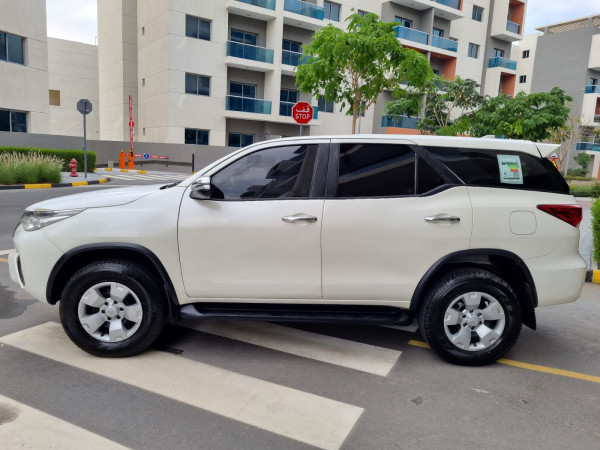 Toyota Fortuner 2016  White LHD Gasoline AT SUV 4WD view 8