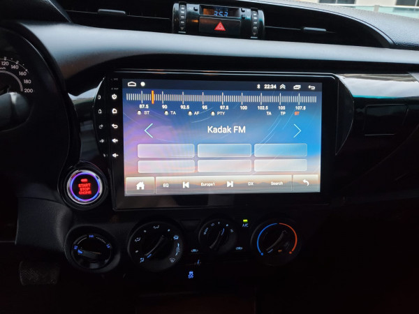 Toyota Hilux 2018  Black LHD Gasoline AT Pickup 4WD view 7
