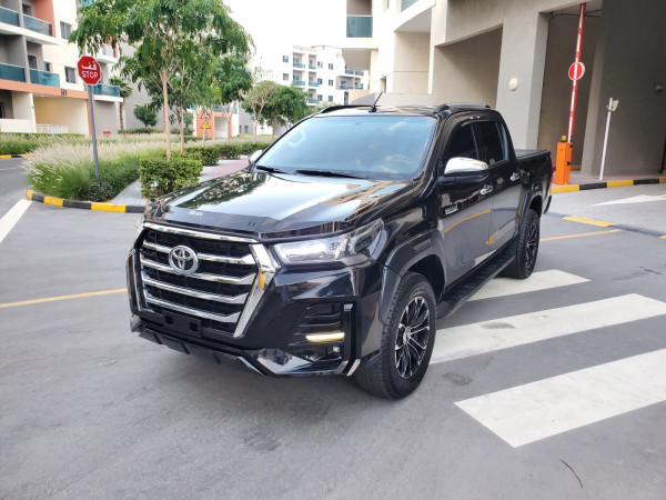 Toyota Hilux 2018  Black LHD Gasoline AT Pickup 4WD view 10