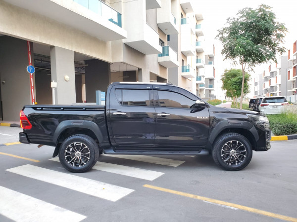 Toyota Hilux 2018  Black LHD Gasoline AT Pickup 4WD view 12