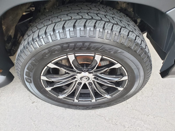 Toyota Hilux 2018  Black LHD Gasoline AT Pickup 4WD view 15