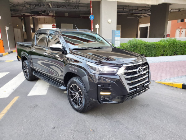 Toyota Hilux 2018  Black LHD Gasoline AT Pickup 4WD view 16